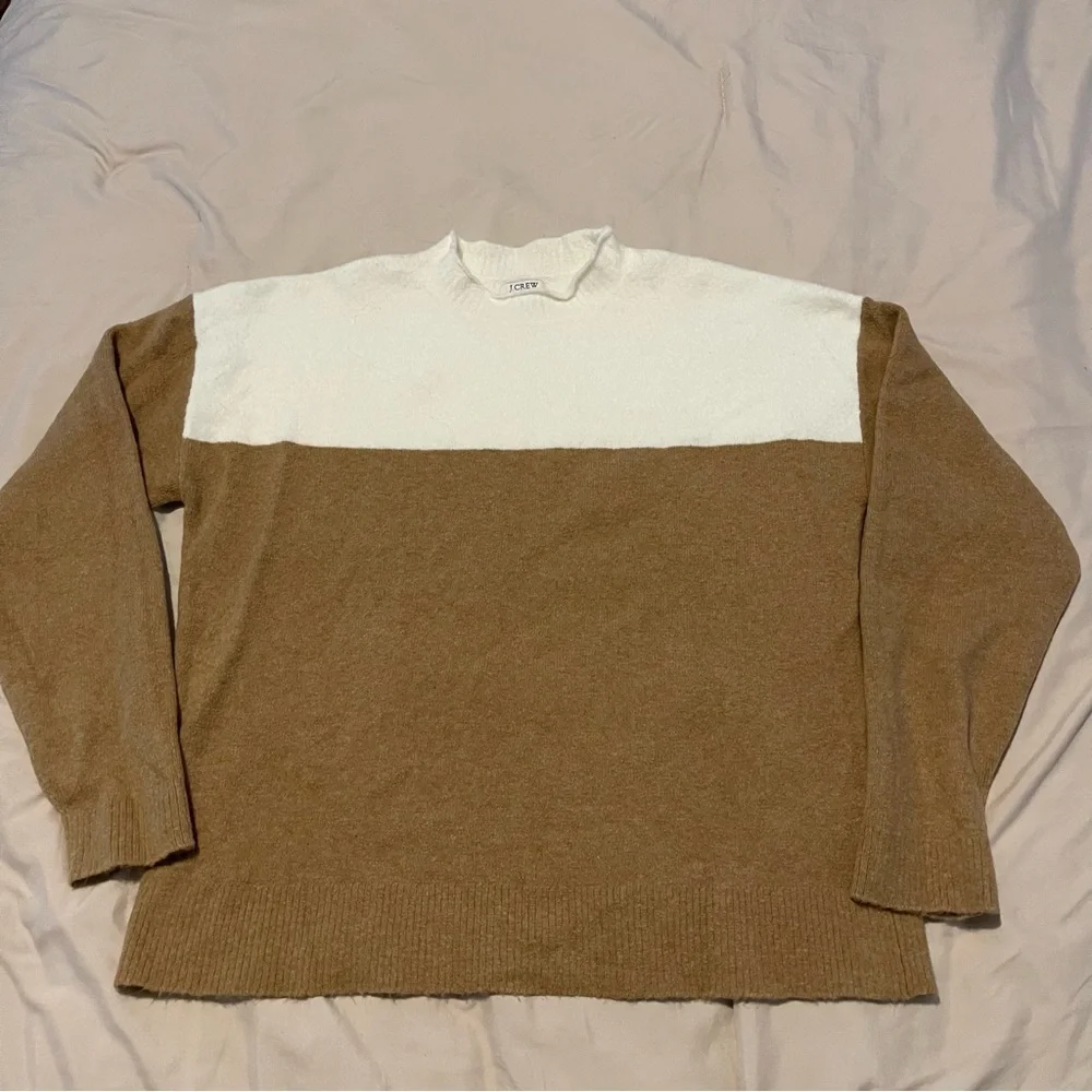 J-Crew Tan and White Women’s Sweater Size M